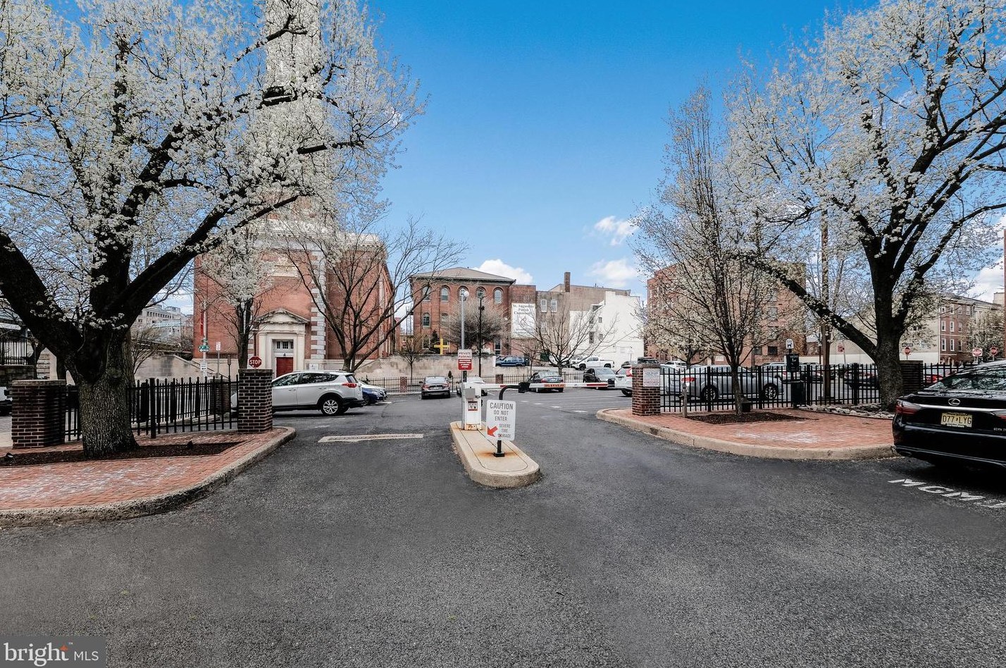 315 New St, Philadelphia PA 19106-1132 exterior