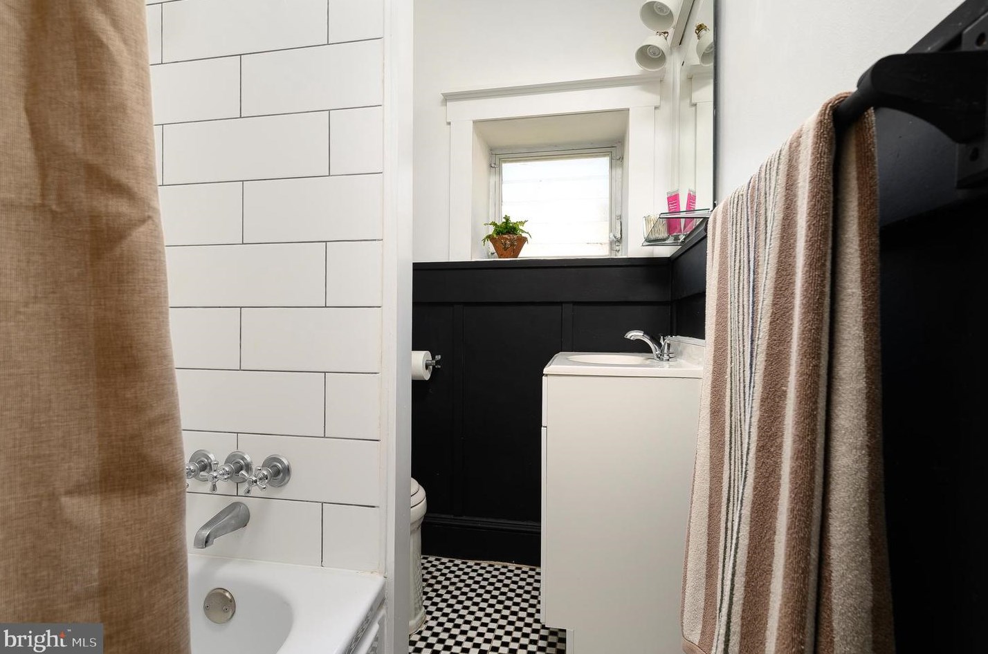 105 Seville St, Philadelphia PA 19127-1811 exterior