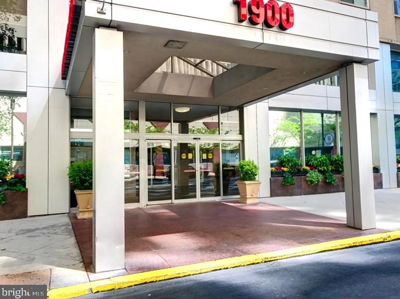 1900 John F Kennedy Blvd, Philadelphia PA  19103-1126 exterior