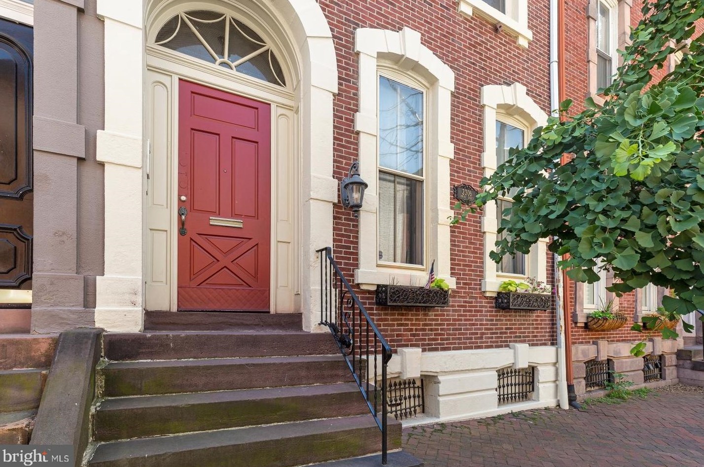 2306 Spruce St, Philadelphia PA  19103-6443 exterior
