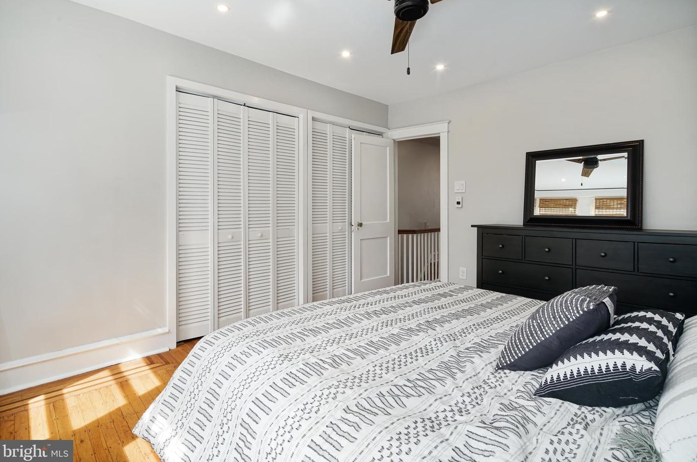 881 Woodstock St, Philadelphia PA  19130-1439 exterior