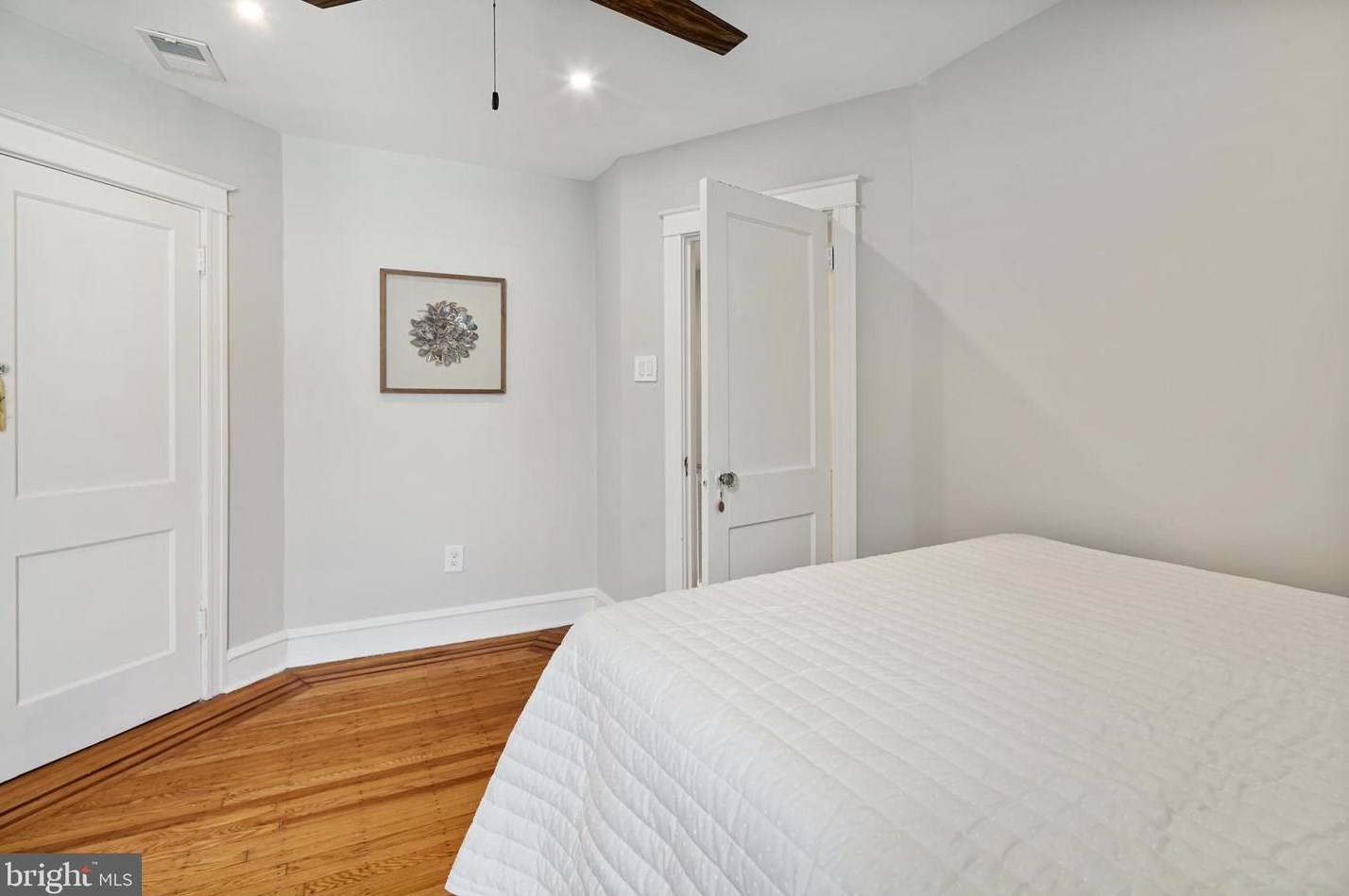 881 Woodstock St, Philadelphia PA  19130-1439 exterior
