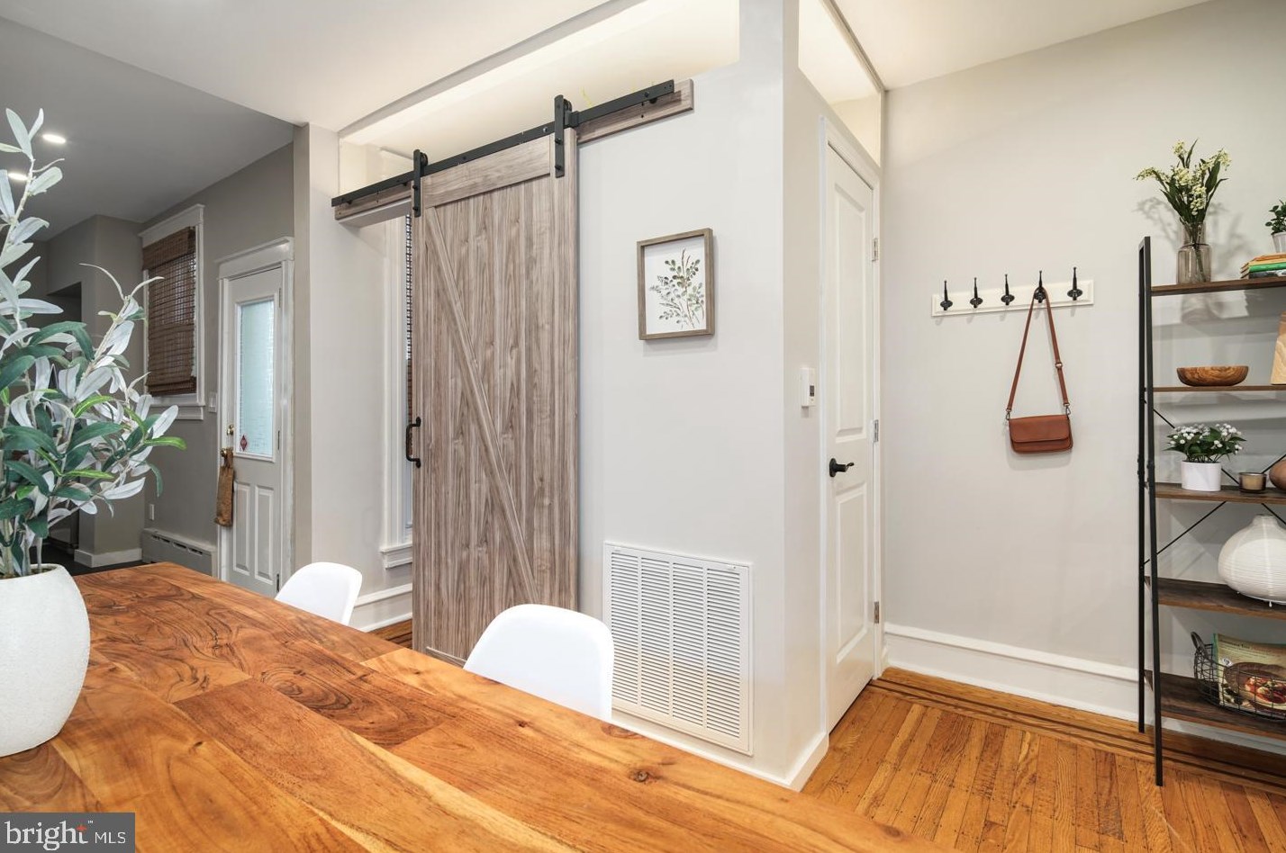 881 Woodstock St, Philadelphia PA  19130-1439 exterior