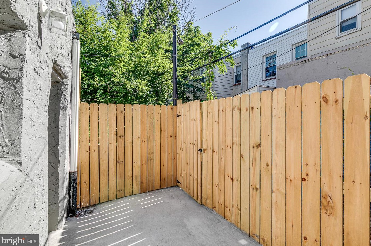 1321 Myrtlewood St, Philadelphia PA  19146-3604 exterior