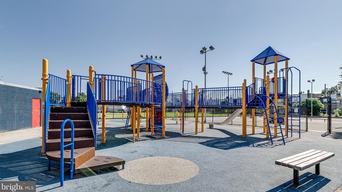 1321 Myrtlewood St, Philadelphia PA  19146-3604 exterior