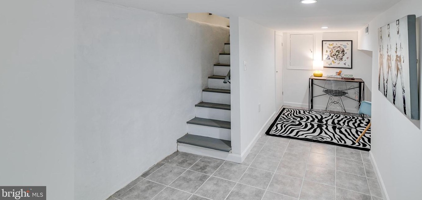 1321 Myrtlewood St, Philadelphia PA  19146-3604 exterior