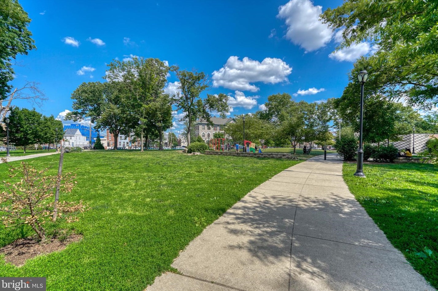 226 Tasker St, Philadelphia PA  19148-1325 exterior