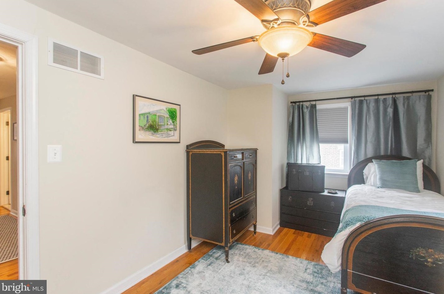 558 Overlook Rd, Philadelphia PA 19128-2408 exterior