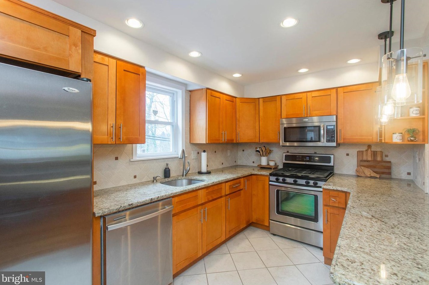 558 Overlook Rd, Philadelphia PA 19128-2408 exterior