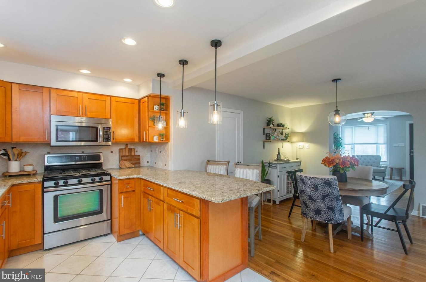 558 Overlook Rd, Philadelphia PA 19128-2408 exterior