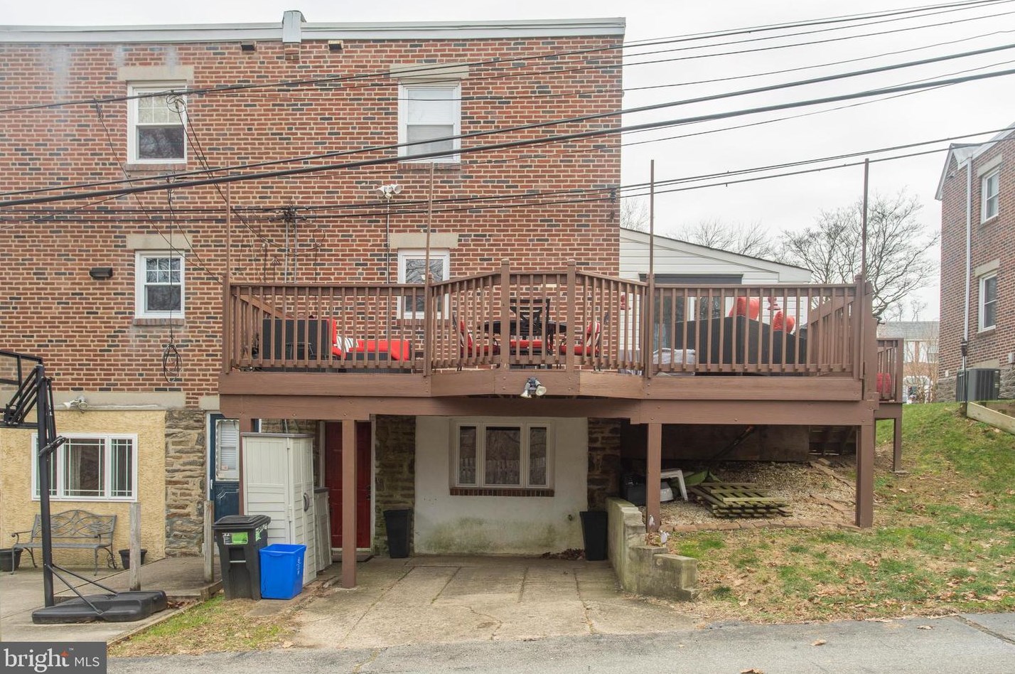 558 Overlook Rd, Philadelphia PA 19128-2408 exterior