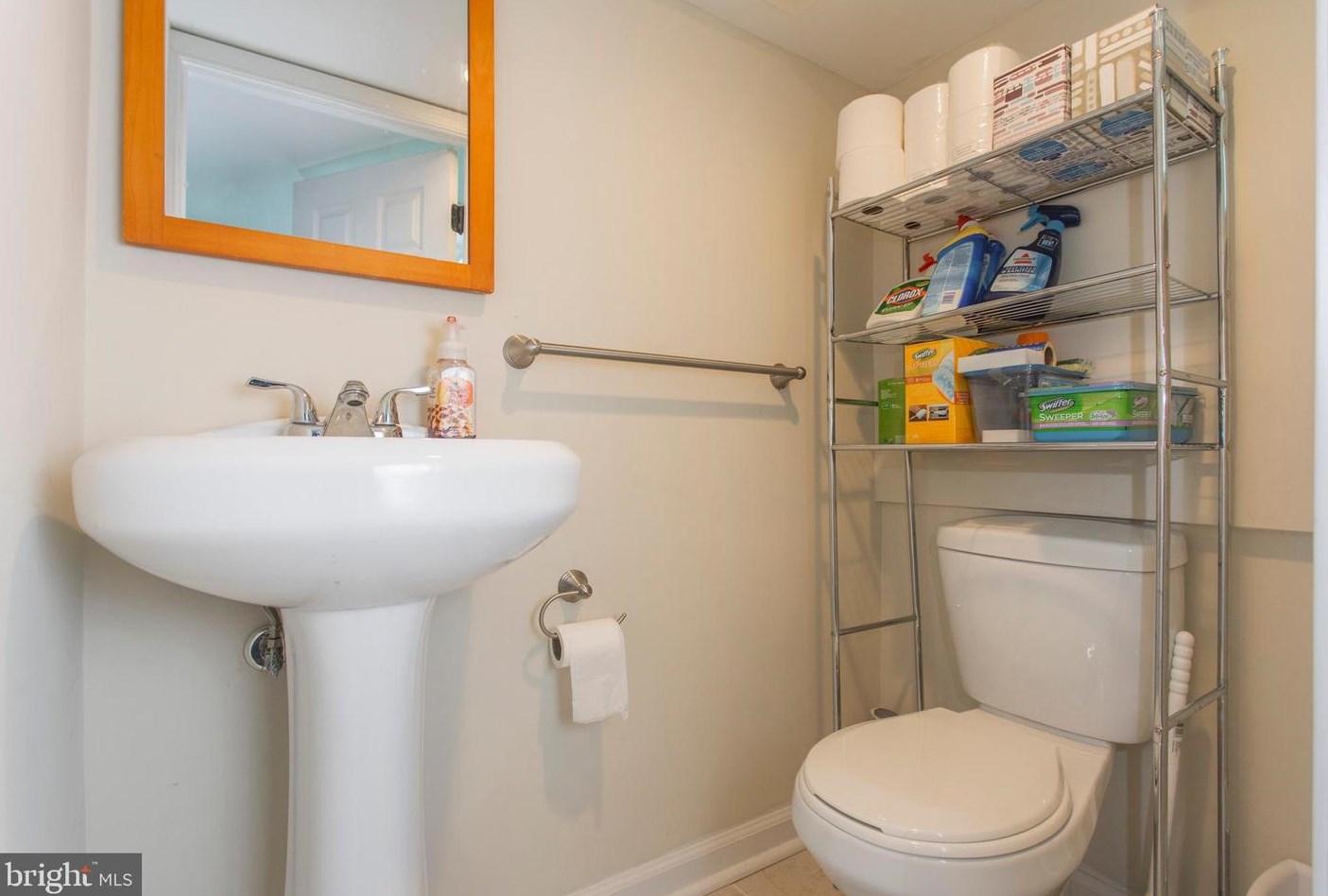 558 Overlook Rd, Philadelphia PA 19128-2408 exterior