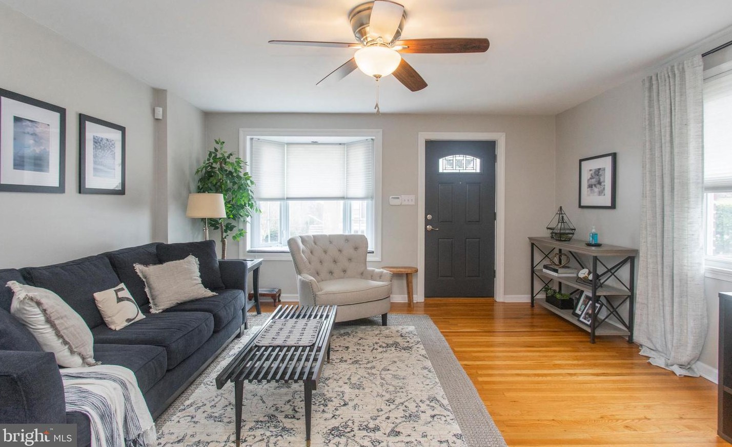 558 Overlook Rd, Philadelphia PA 19128-2408 exterior