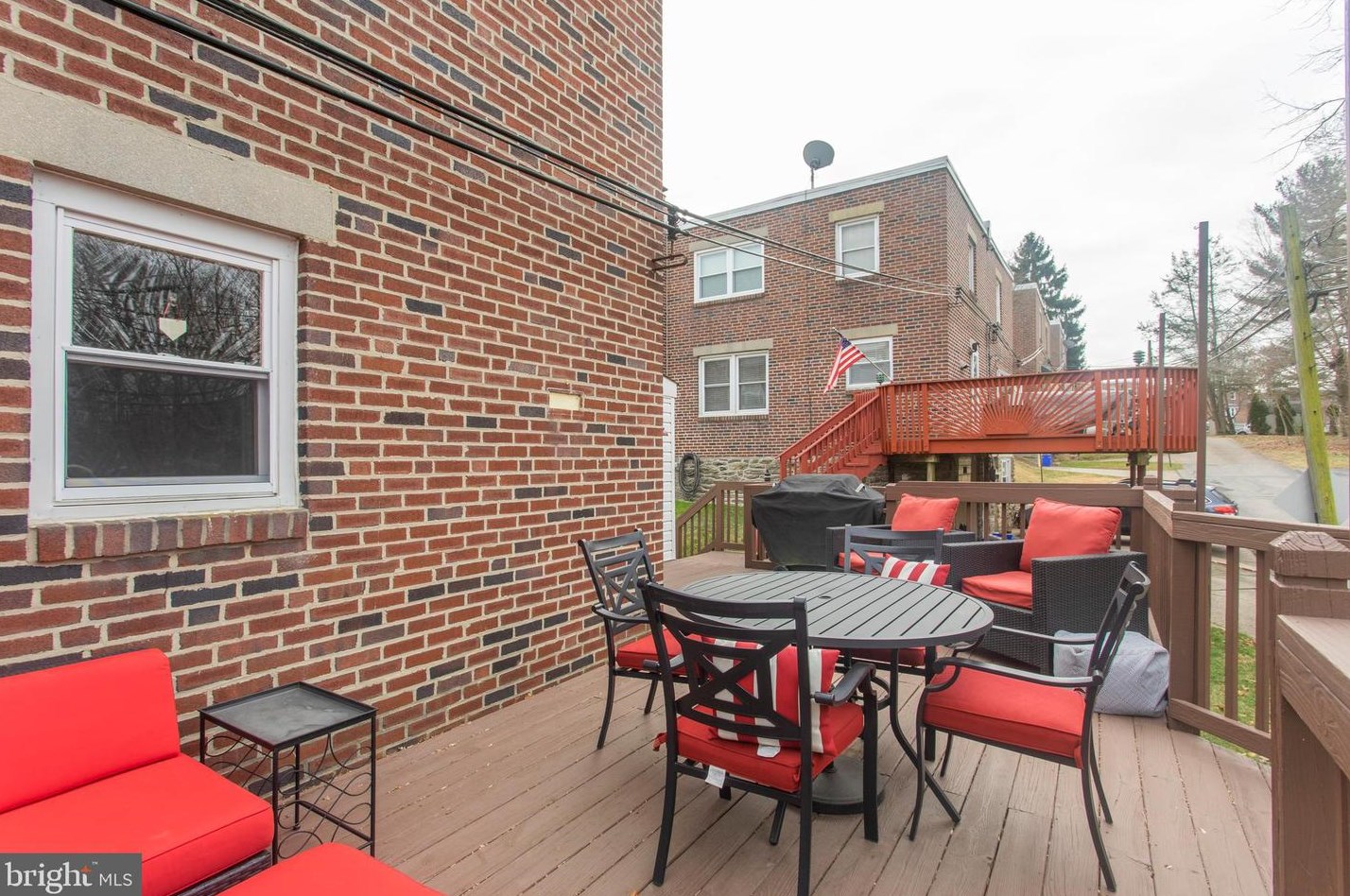 558 Overlook Rd, Philadelphia PA 19128-2408 exterior