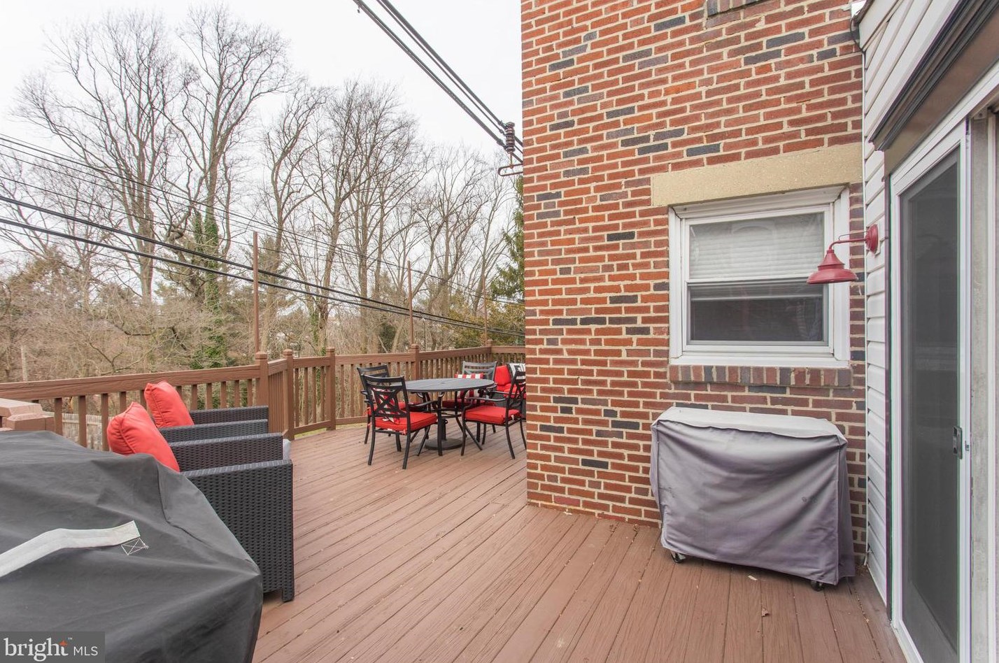 558 Overlook Rd, Philadelphia PA 19128-2408 exterior