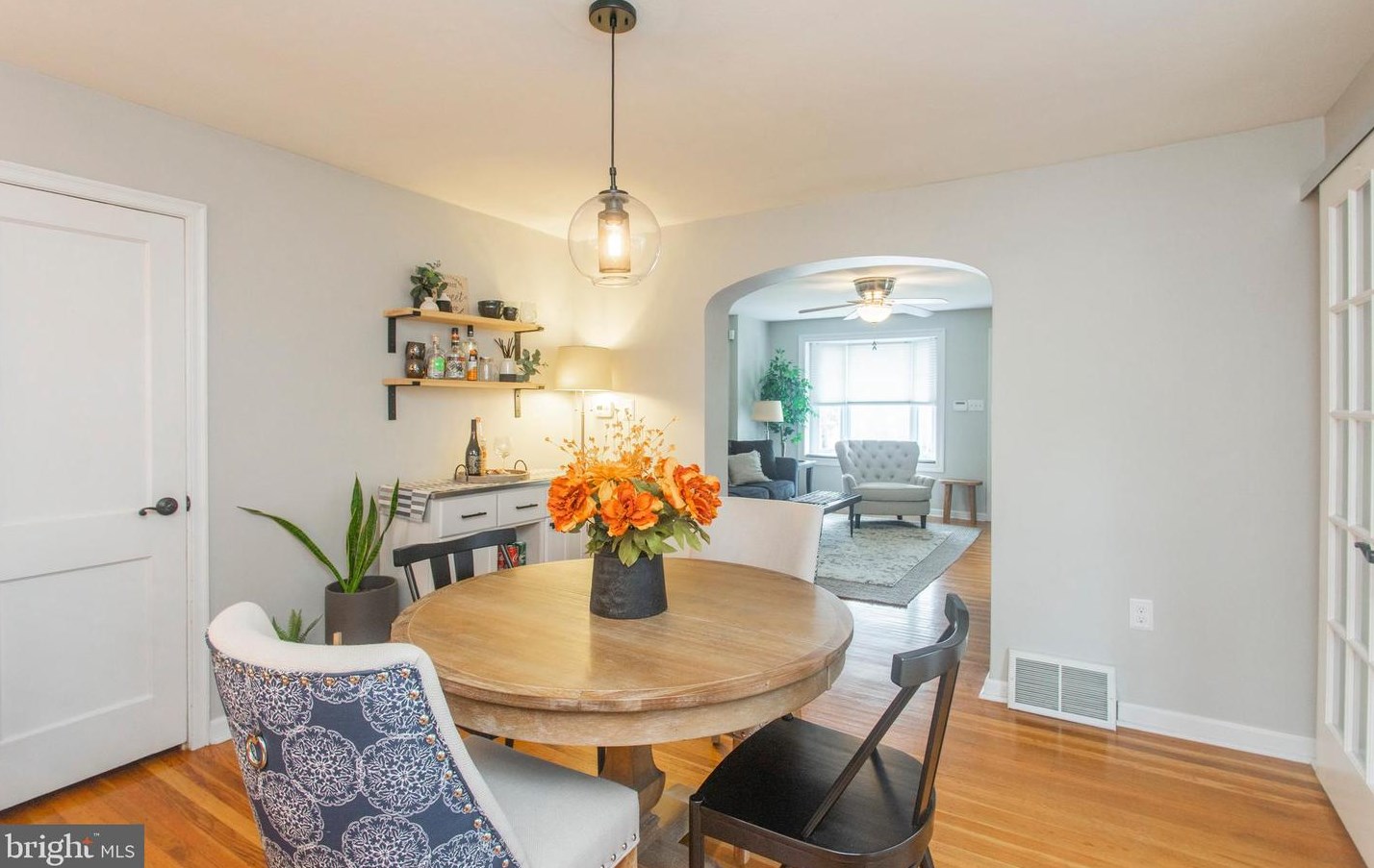 558 Overlook Rd, Philadelphia PA 19128-2408 exterior