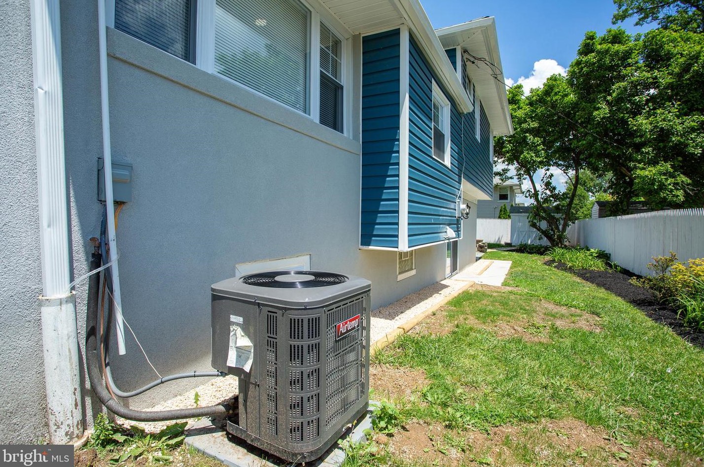 9945 Haldeman Ave, Philadelphia PA  19115-1710 exterior