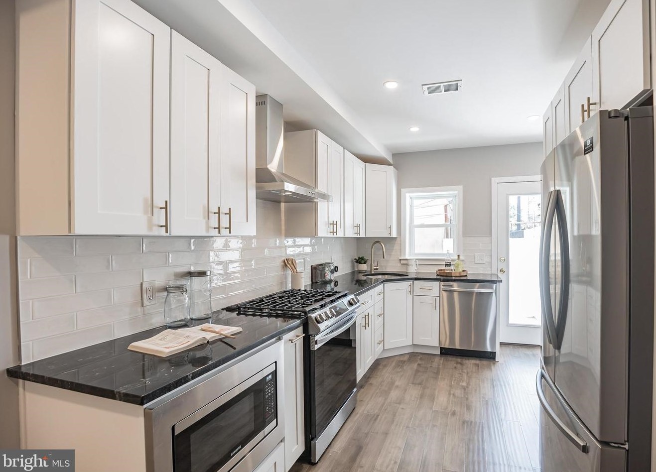 1230 Tasker St, Philadelphia PA  19148-1031 exterior
