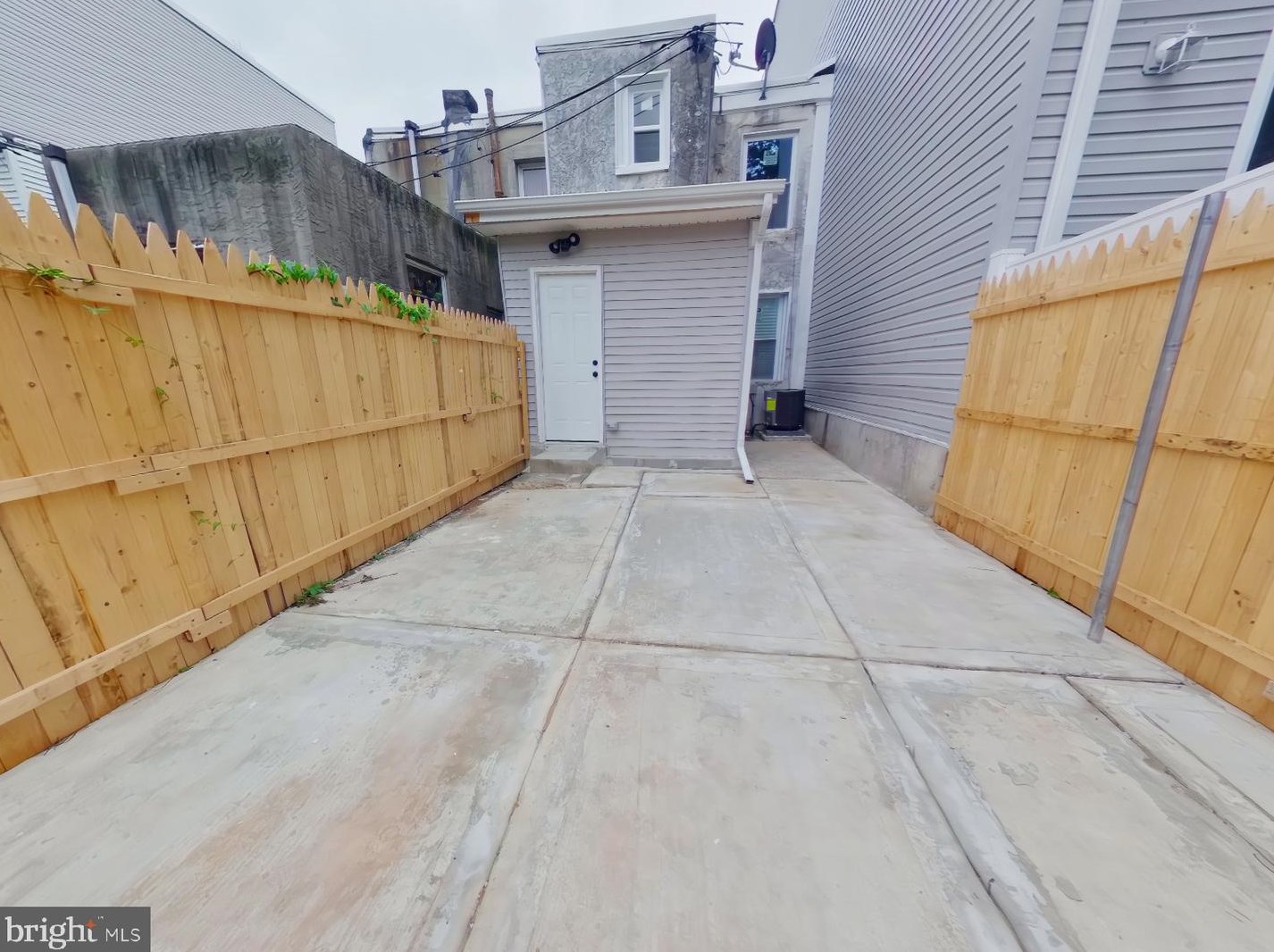 1807 Albert St, Philadelphia PA  19125-1101 exterior