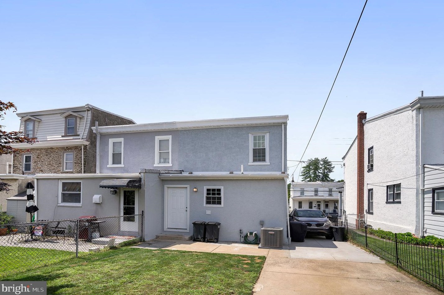 453 Leverington Ave, Philadelphia PA  19128-3315 exterior
