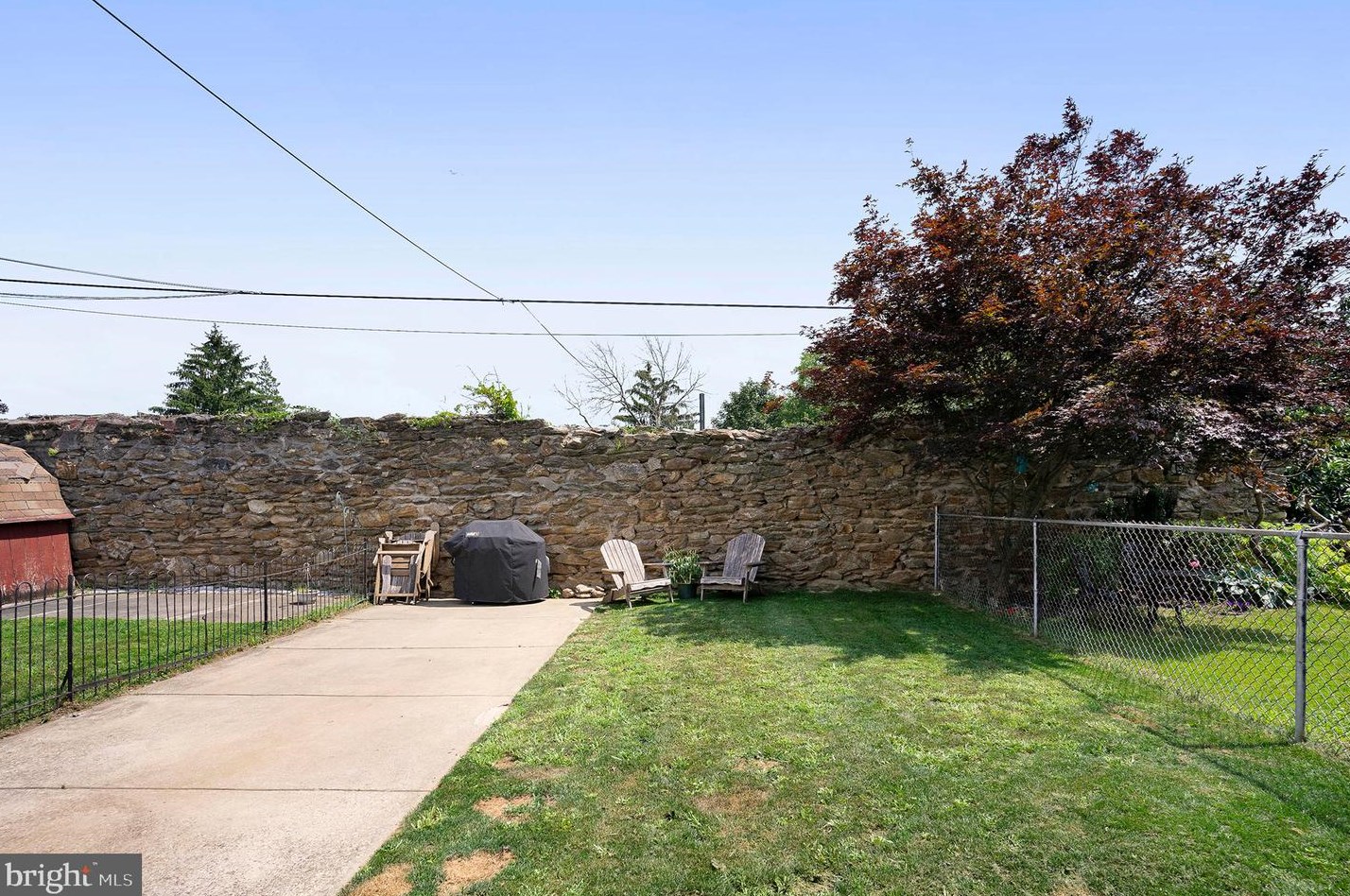 453 Leverington Ave, Philadelphia PA  19128-3315 exterior