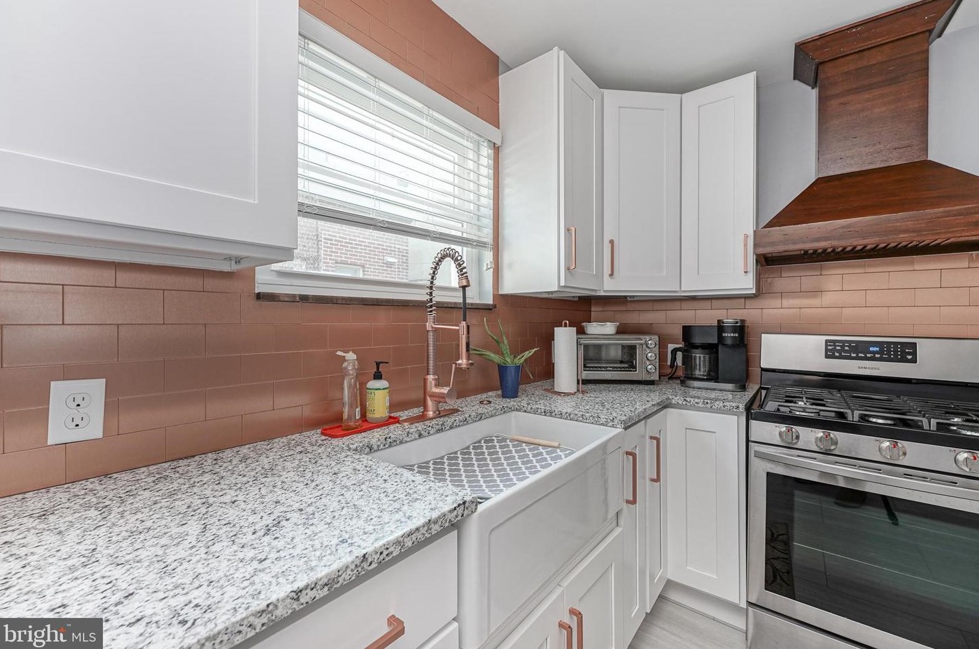 1221 Fitzgerald St, Philadelphia PA  19148-3515 exterior