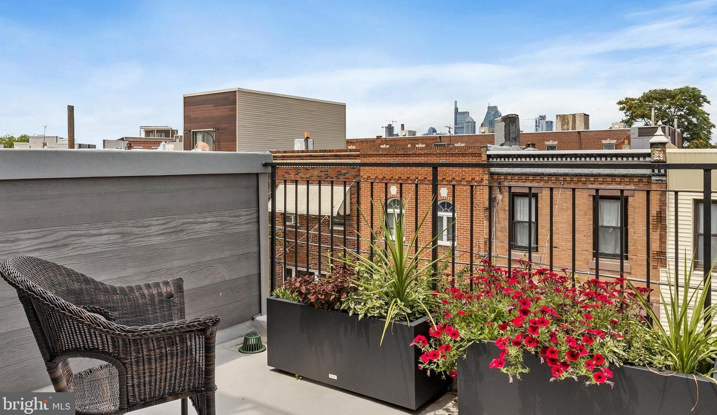 1010 Cross St, Philadelphia PA  19147-6314 exterior