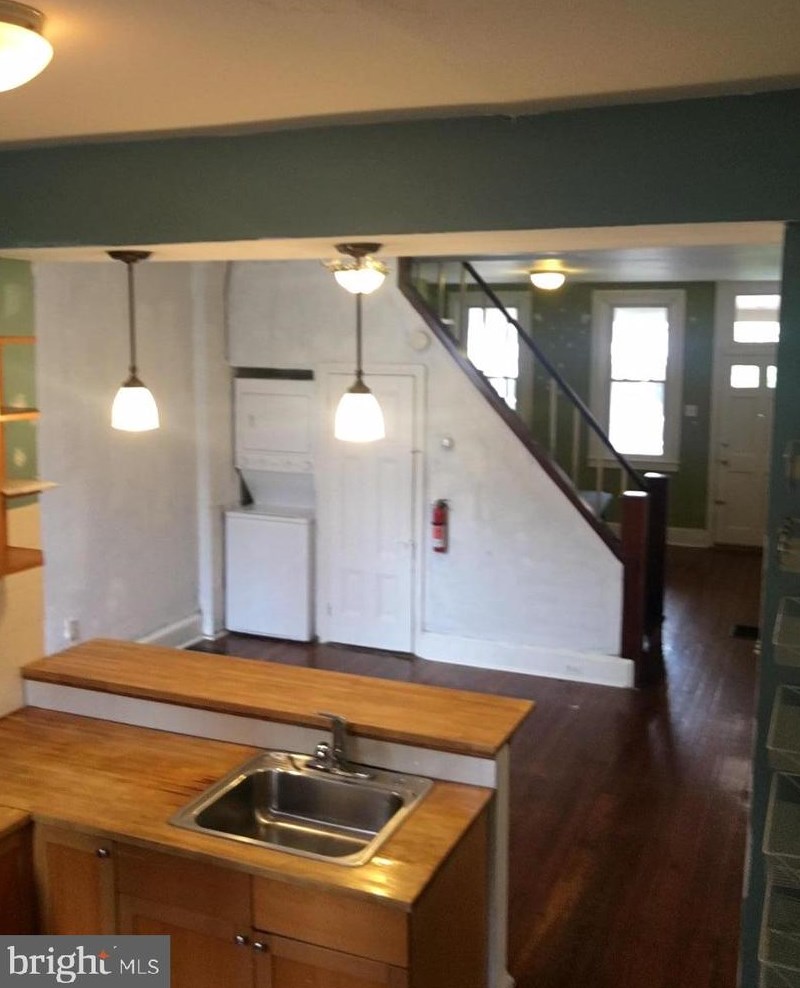 2835 Cambridge St, Philadelphia PA  19130-1208 exterior