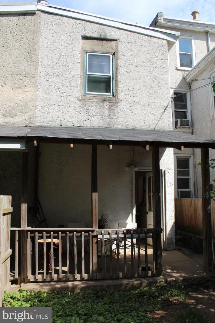 221 Roxborough Ave, Philadelphia PA  19128-5011 exterior
