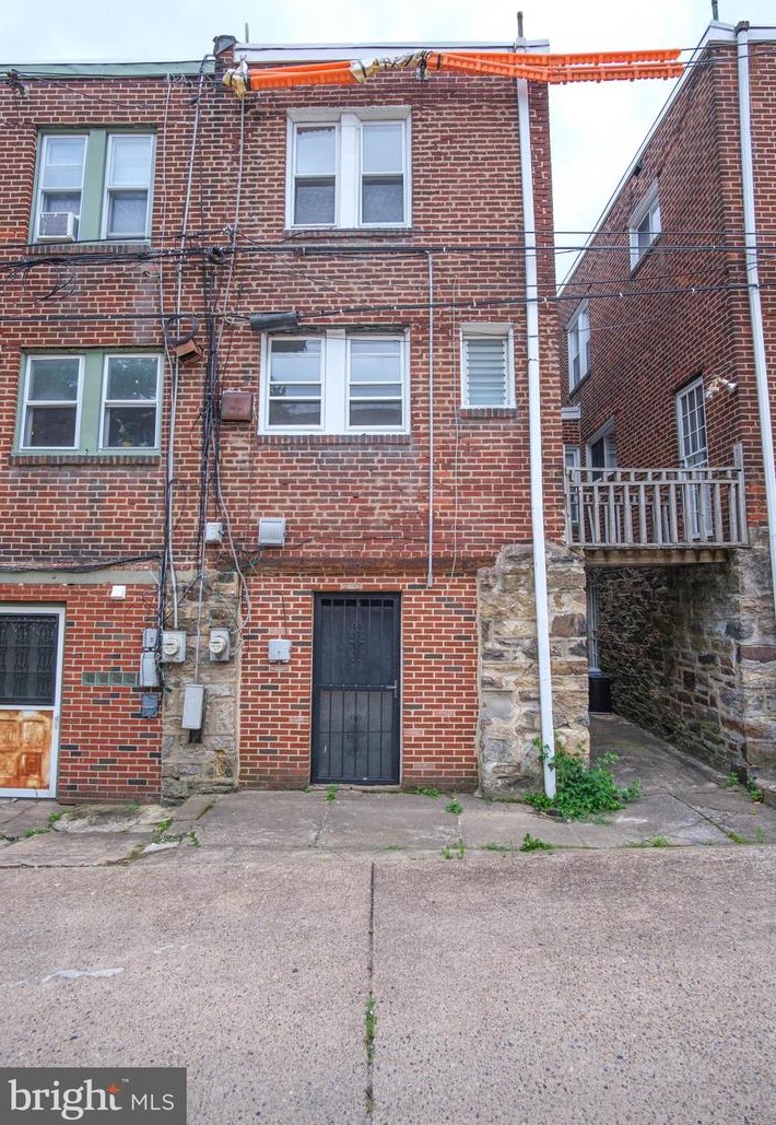 5705 Woodcrest Ave, Philadelphia PA  19131-2224 exterior