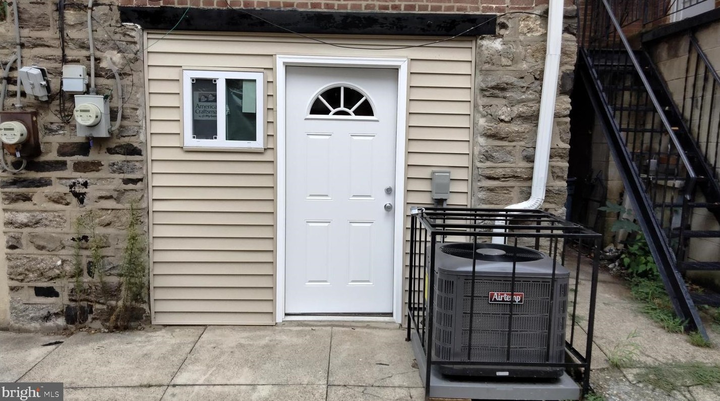 1516 Kinsdale St, Philadelphia PA  19126-2752 exterior