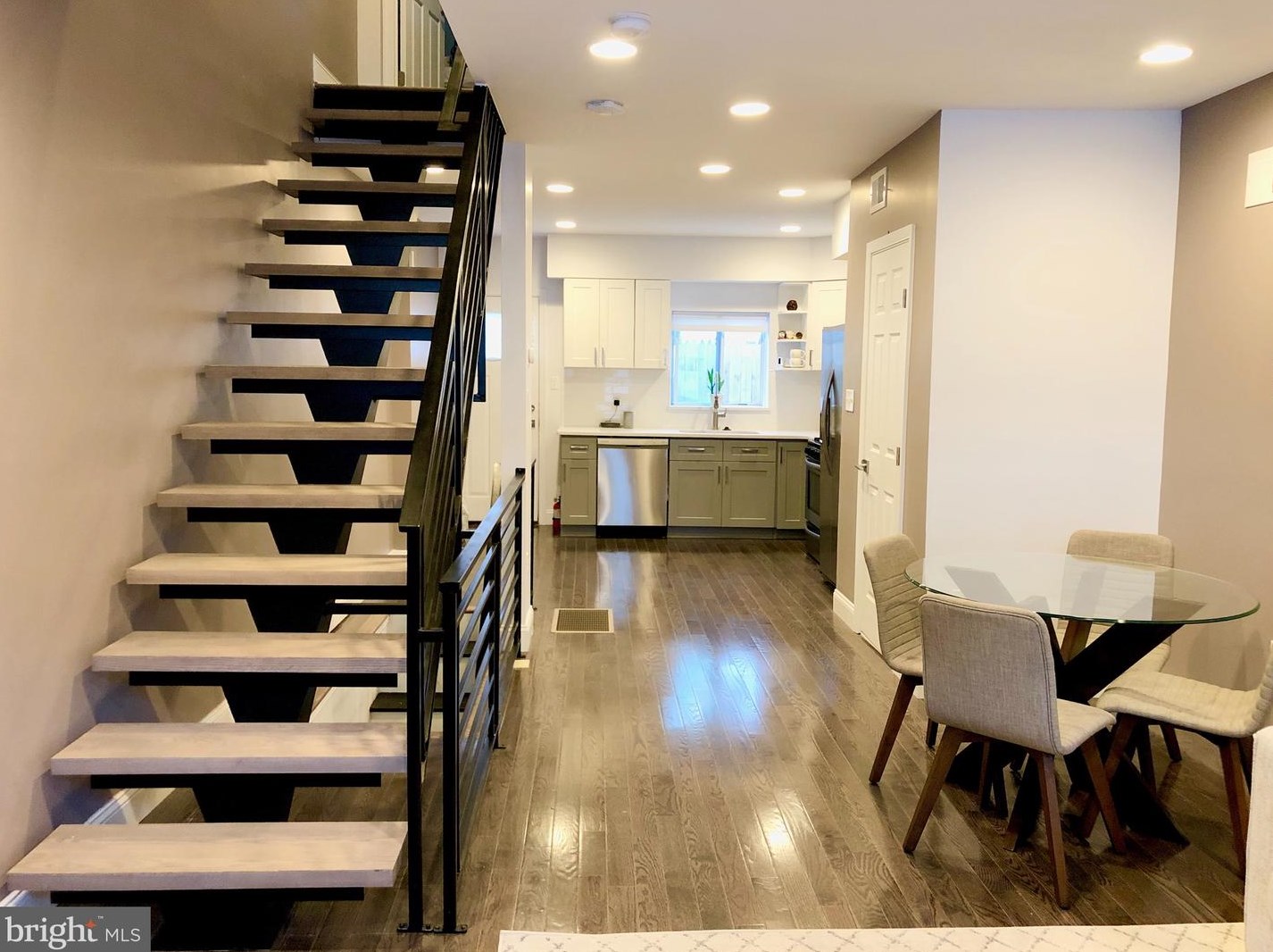 2138 Mountain St, Philadelphia PA  19145-1306 exterior