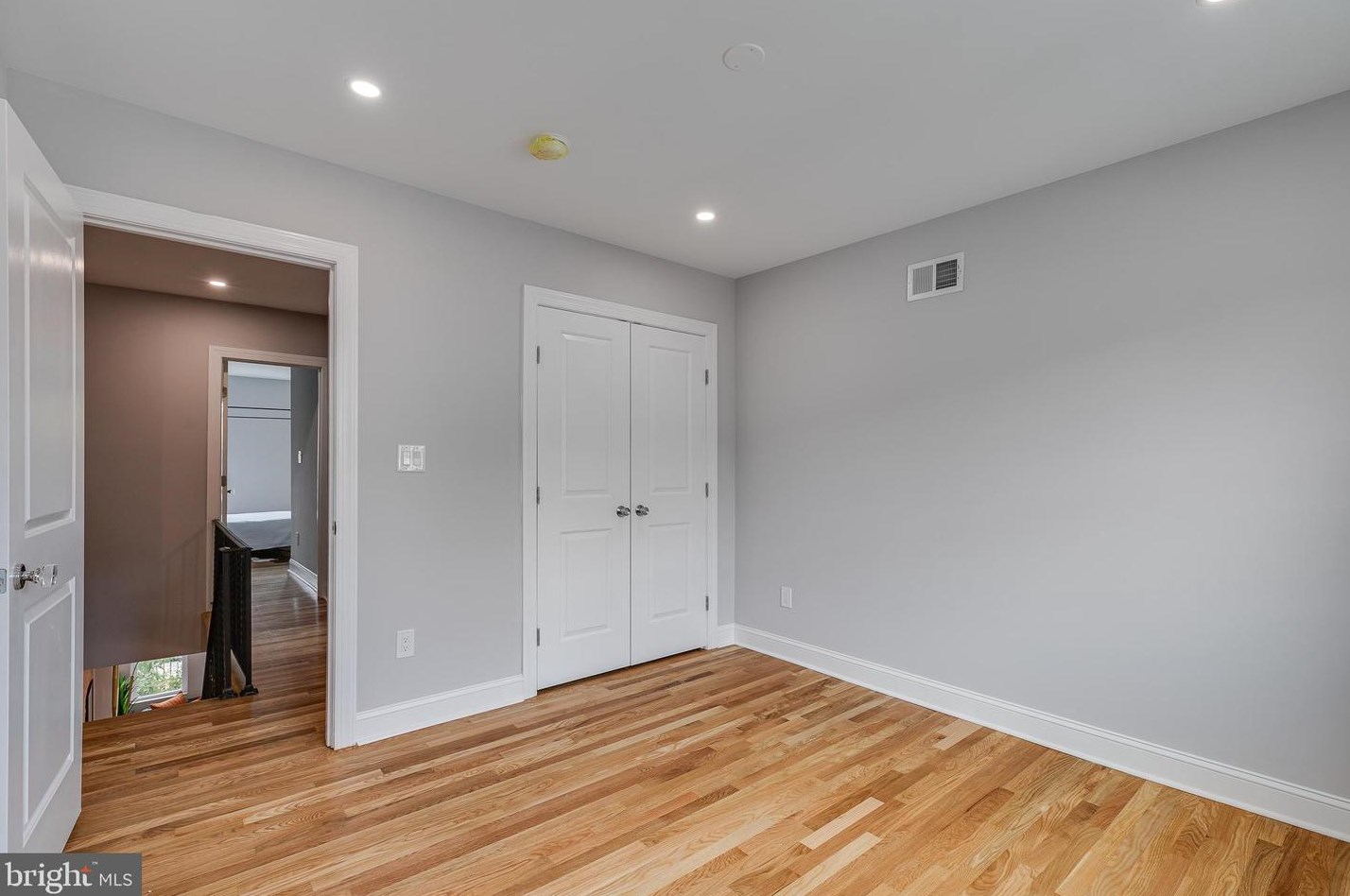 923 Tasker St, Philadelphia PA  19148-1123 exterior