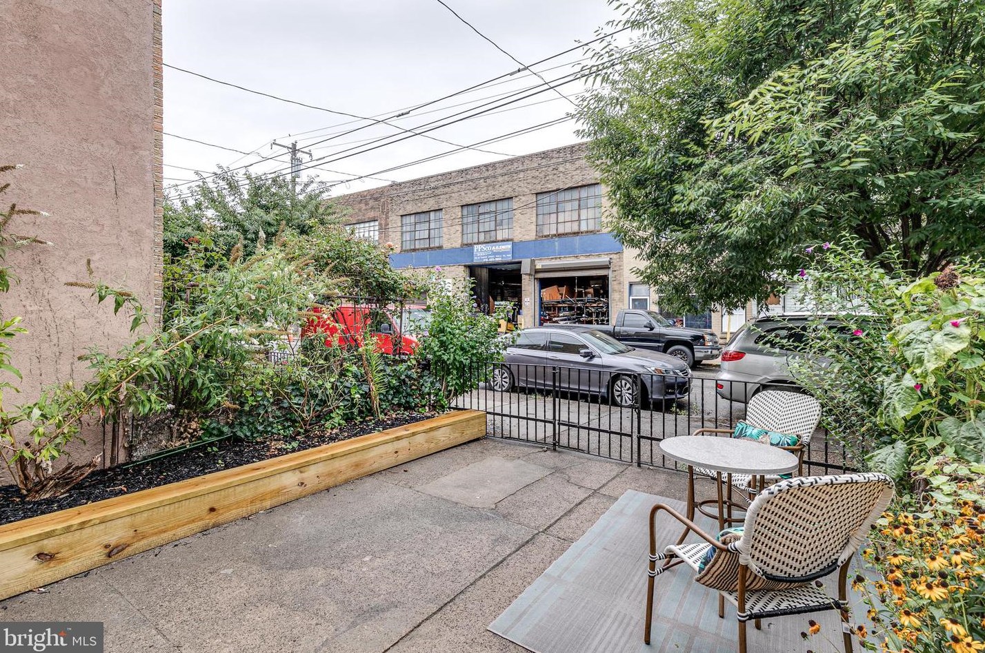 923 Tasker St, Philadelphia PA  19148-1123 exterior