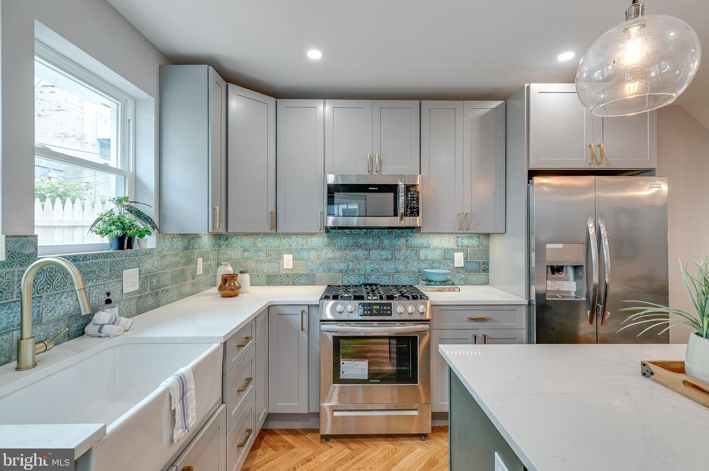923 Tasker St, Philadelphia PA  19148-1123 exterior