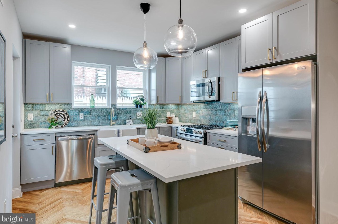 923 Tasker St, Philadelphia PA  19148-1123 exterior