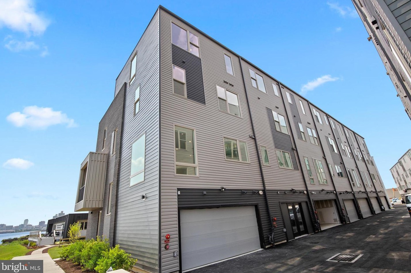 2001 Beach St, Philadelphia PA  19125-4331 exterior