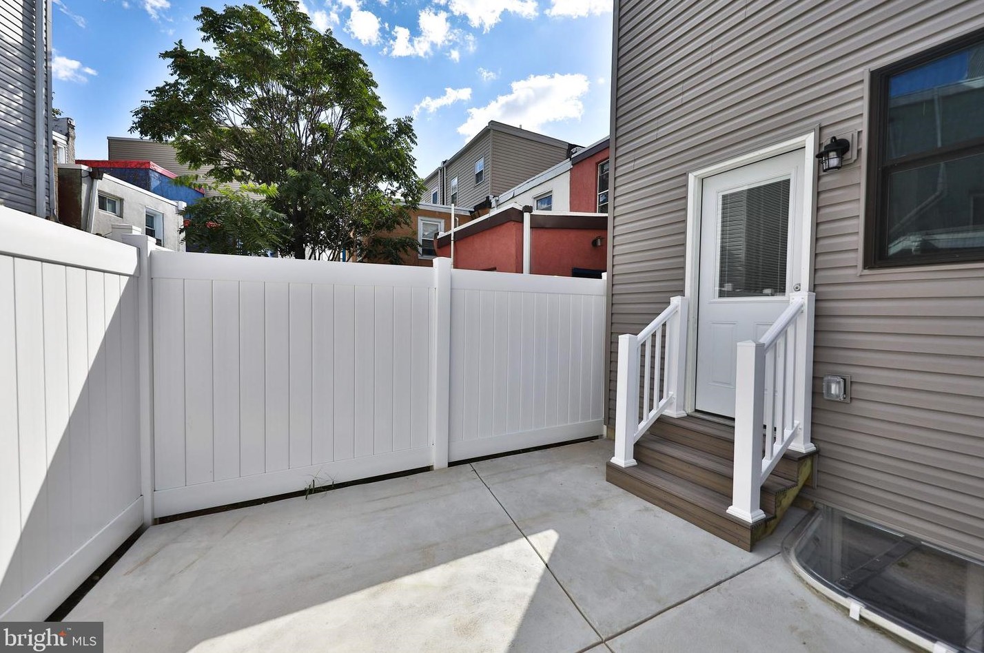 1621 Cadwallader St, Philadelphia PA  19122-3013 exterior