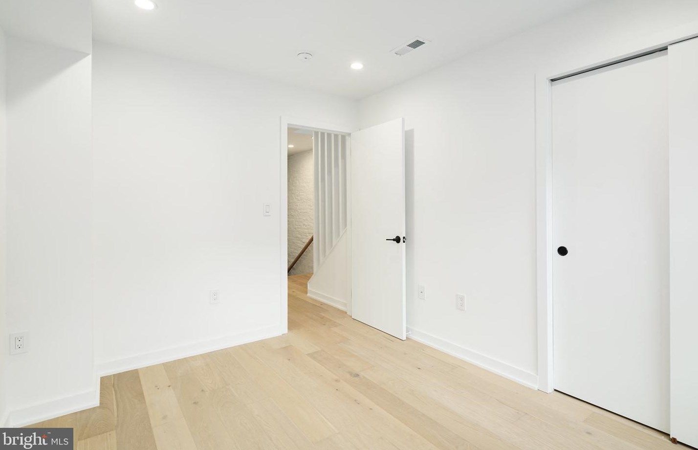 826 Mcclellan St, Philadelphia PA  19148-1628 exterior