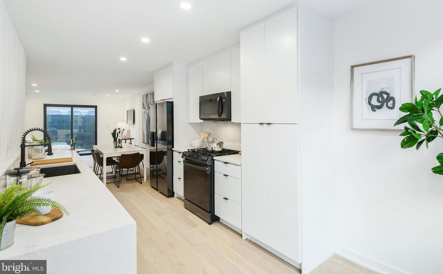 826 Mcclellan St, Philadelphia PA  19148-1628 exterior