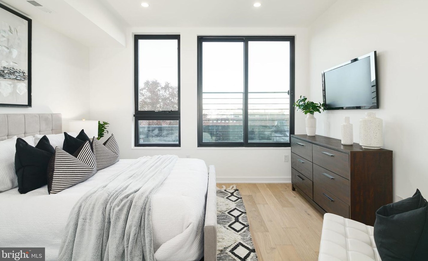 826 Mcclellan St, Philadelphia PA  19148-1628 exterior