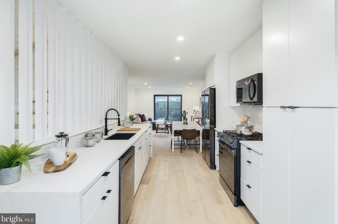 826 Mcclellan St, Philadelphia PA  19148-1628 exterior