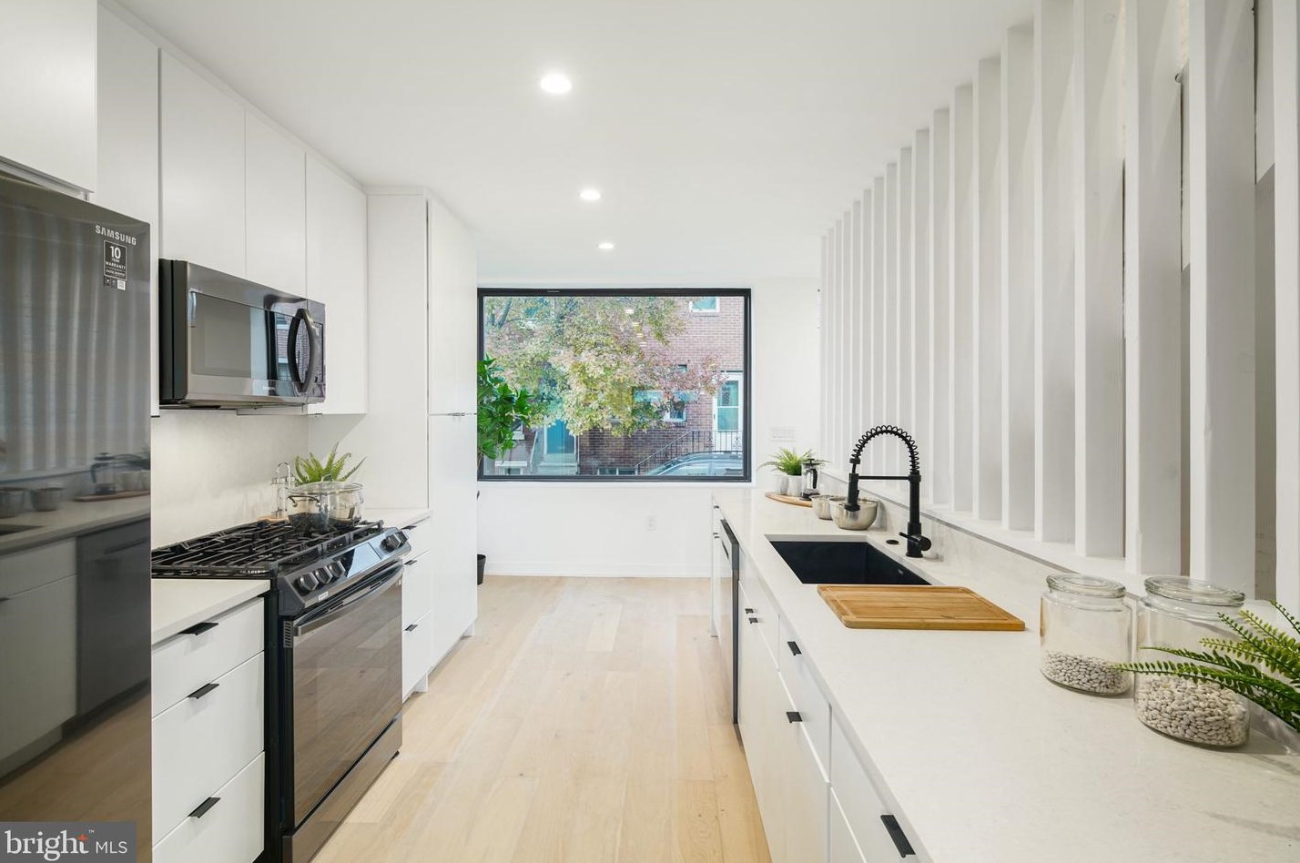 826 Mcclellan St, Philadelphia PA  19148-1628 exterior