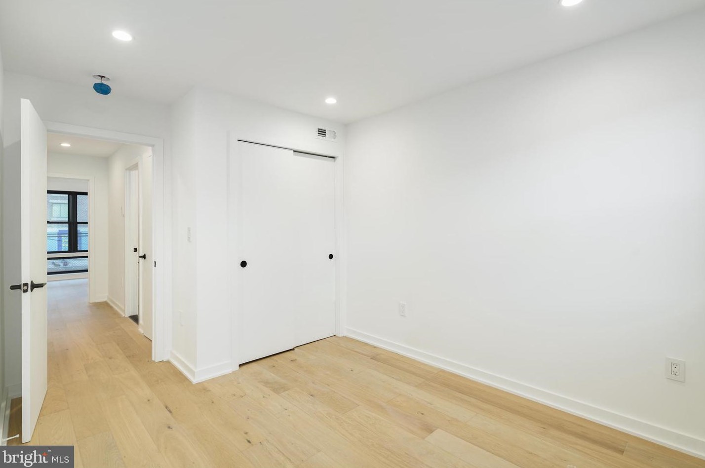 826 Mcclellan St, Philadelphia PA  19148-1628 exterior