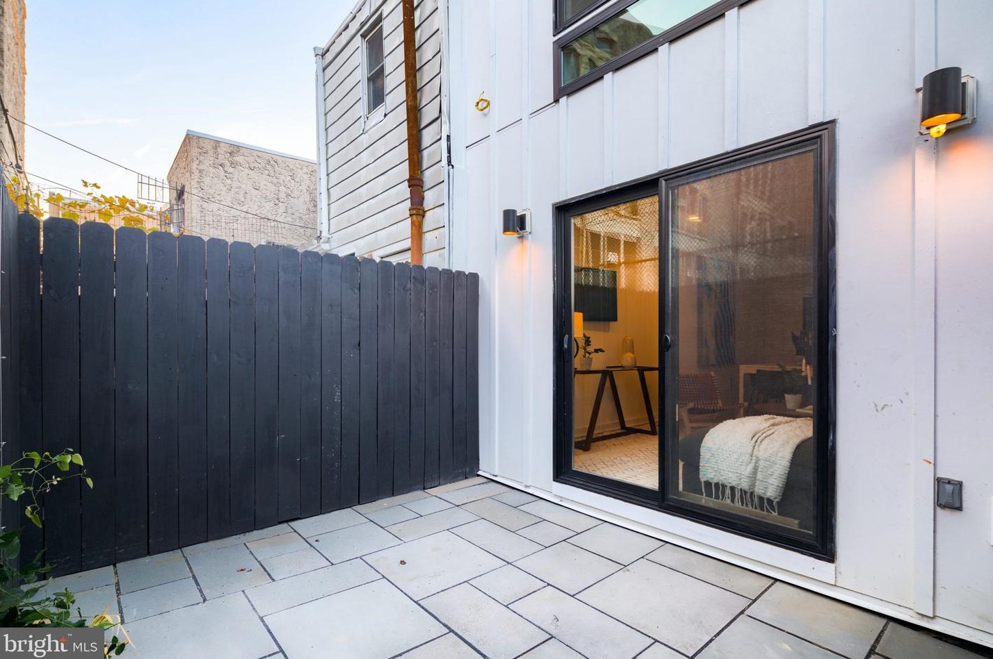 826 Mcclellan St, Philadelphia PA  19148-1628 exterior