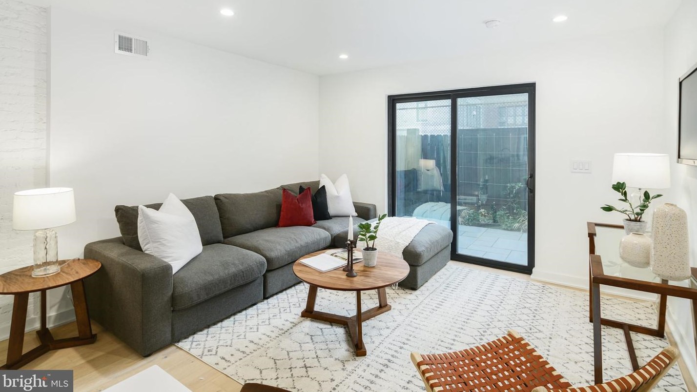 826 Mcclellan St, Philadelphia PA  19148-1628 exterior