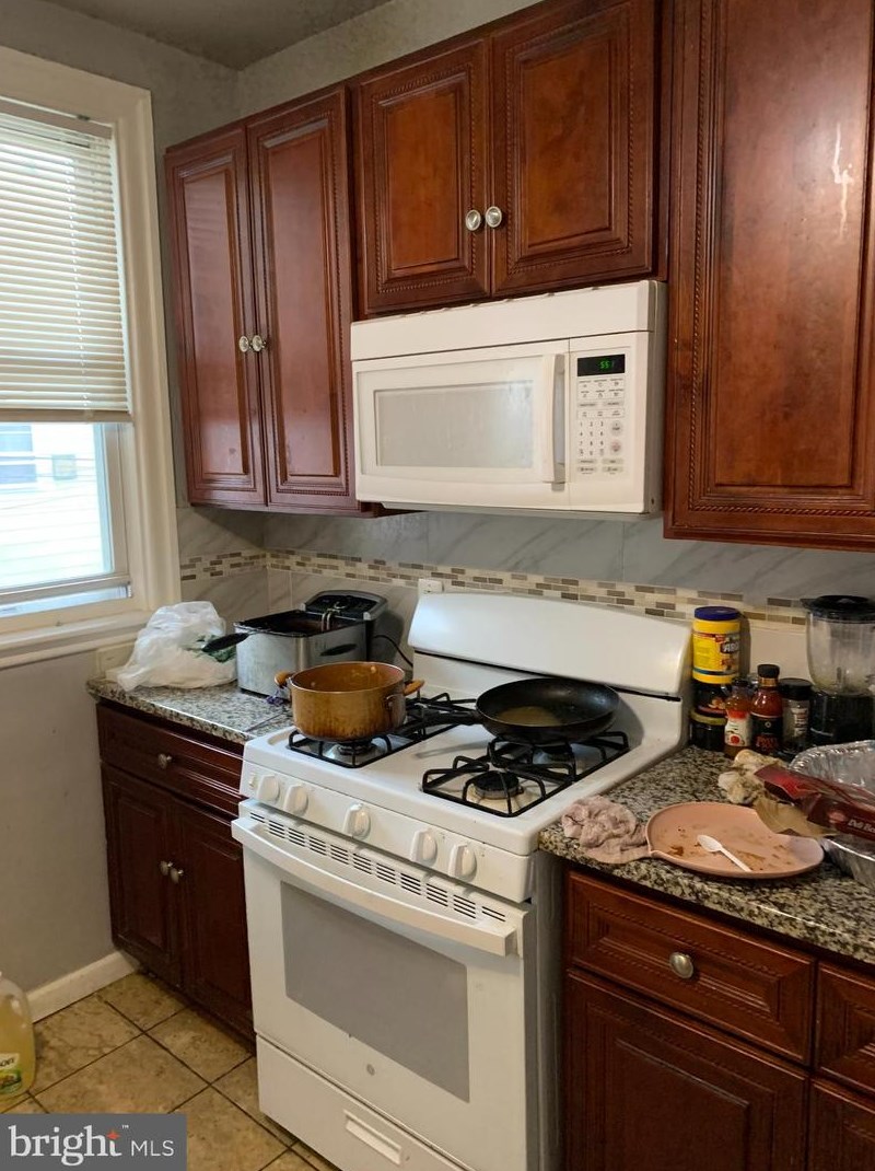 885 Granite St, Philadelphia PA 19124-1748 exterior