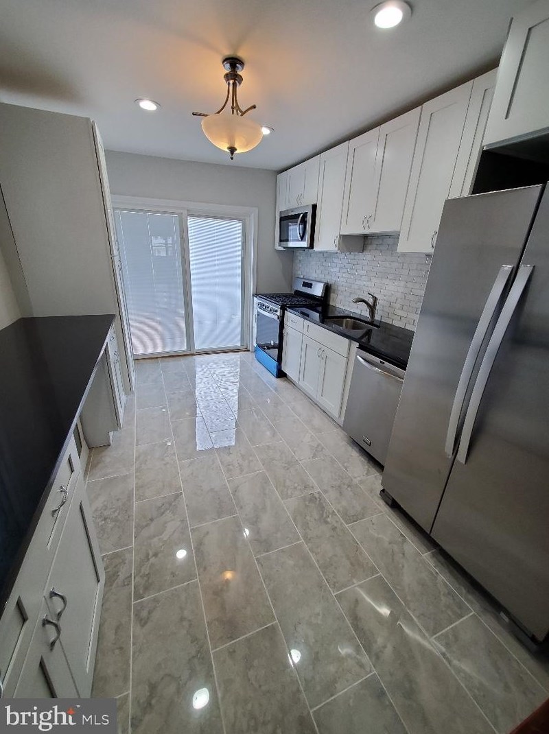 1015 67th St, Philadelphia PA 19151-3002 exterior