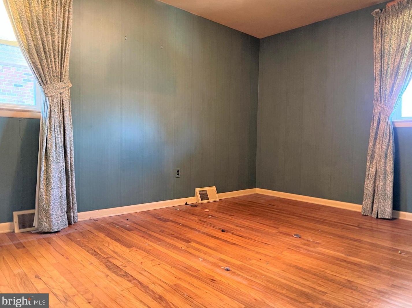 561 Wartman St, Philadelphia PA 19128-3238 exterior