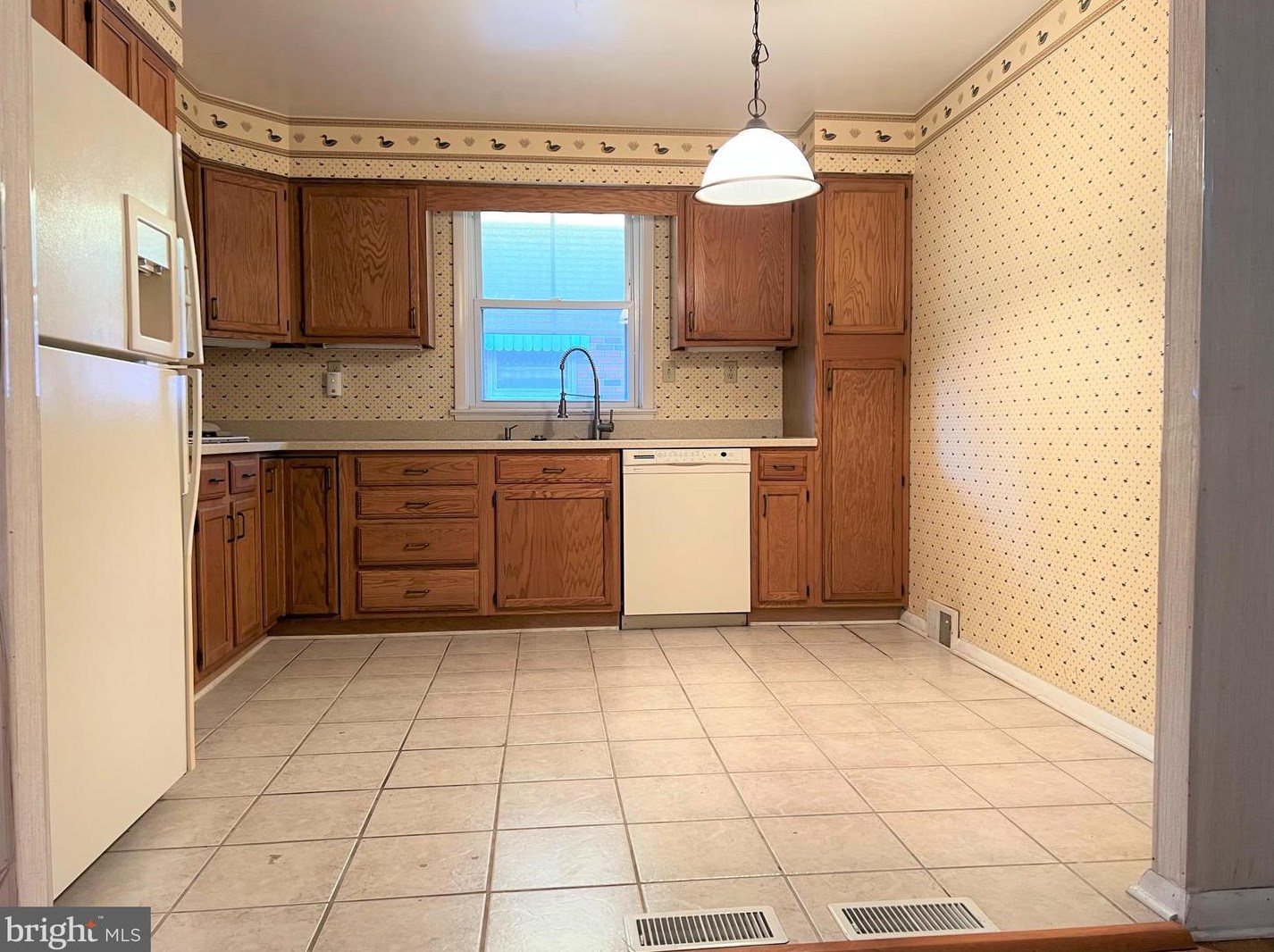 561 Wartman St, Philadelphia PA 19128-3238 exterior